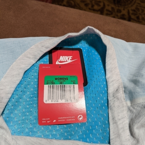 Nike Women's Workout Top w/Kangaroo Pockets Sz XL - Picture 6 of 7